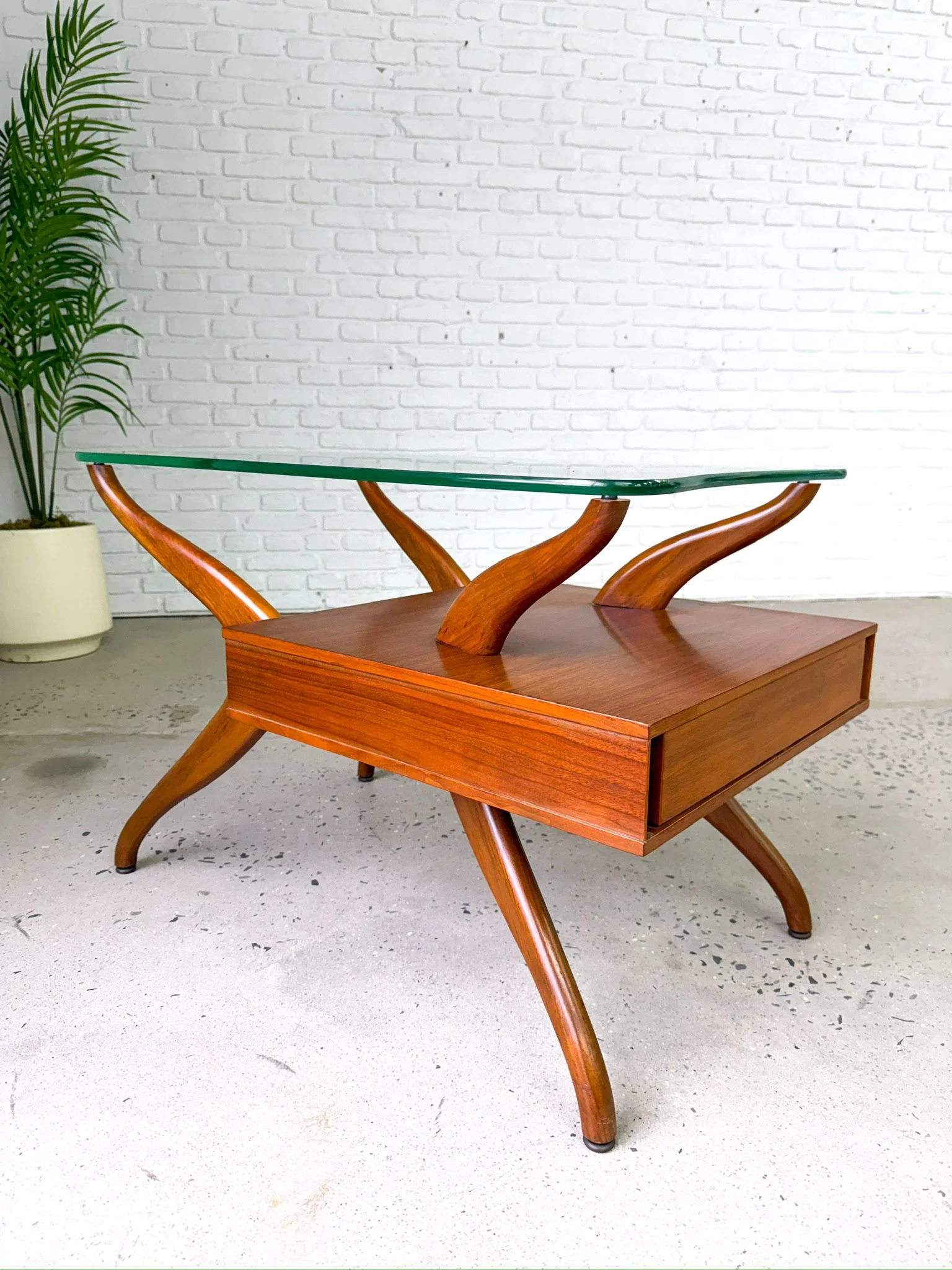 Glass Side Table 211.jpg