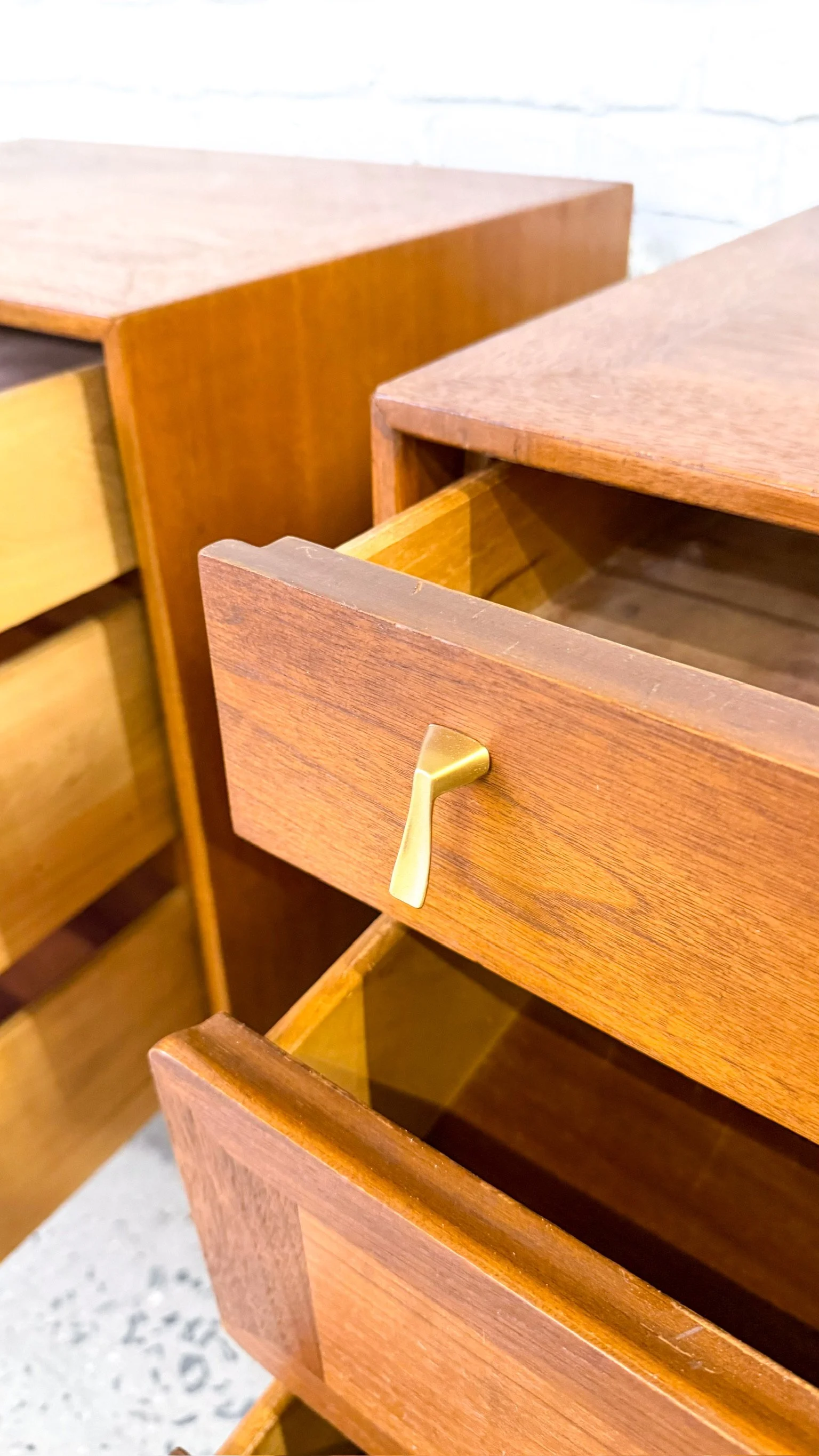 Walnut Nightstand Pair Mid Century Modern7.jpg