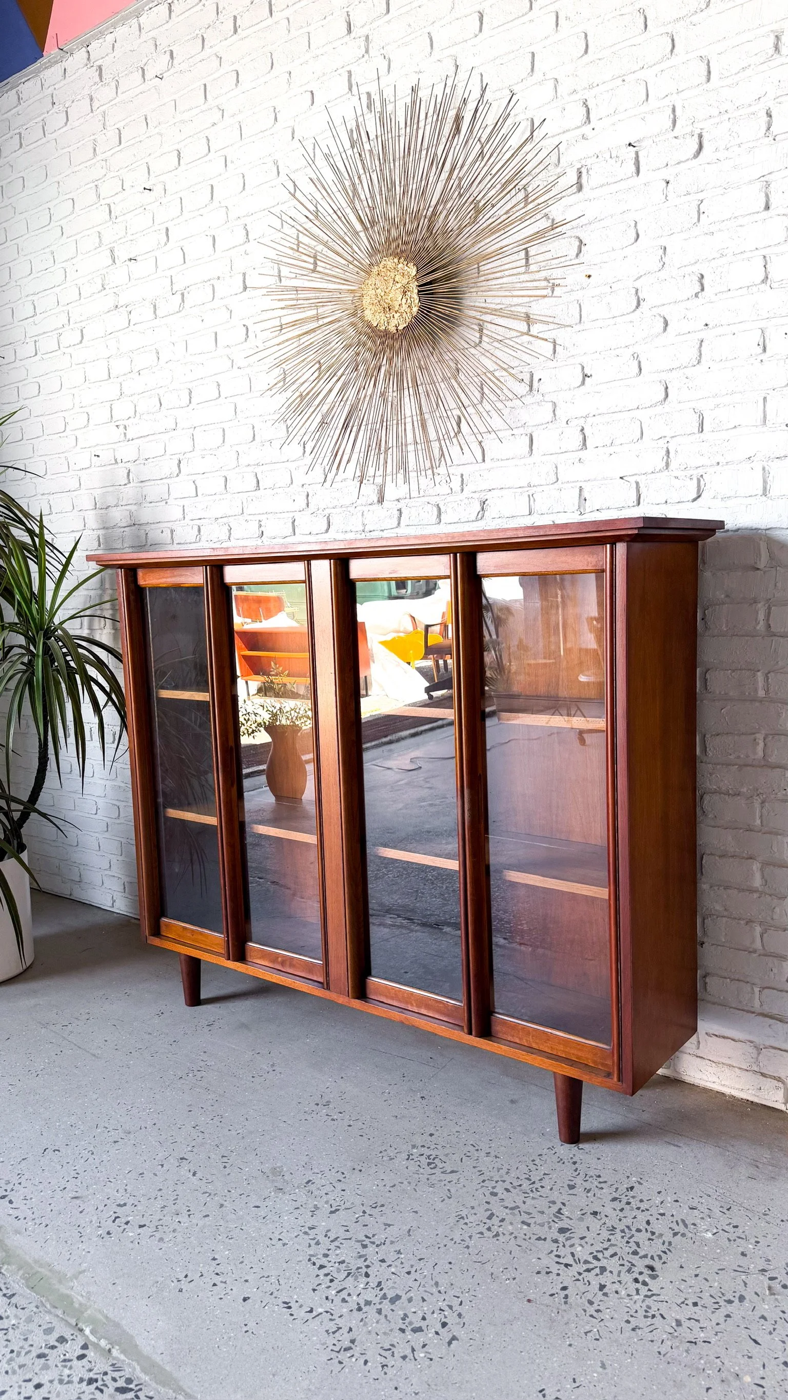 American Of Martinsville Curio Cabinet2.jpg