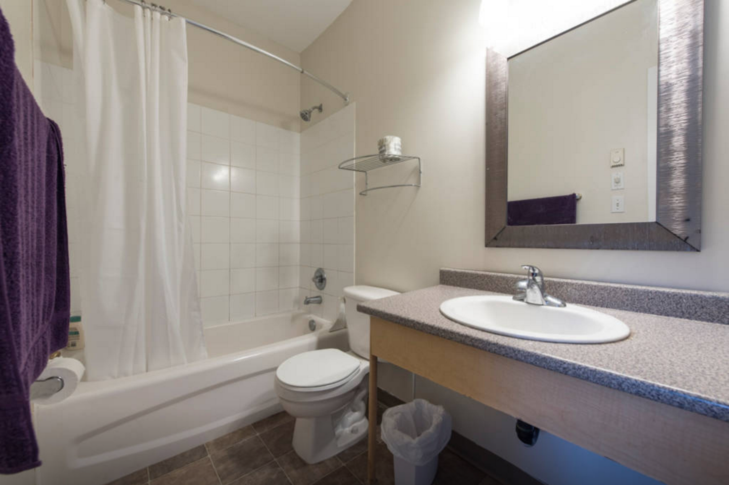 deluxe 2 C bathroom - airbnb.png