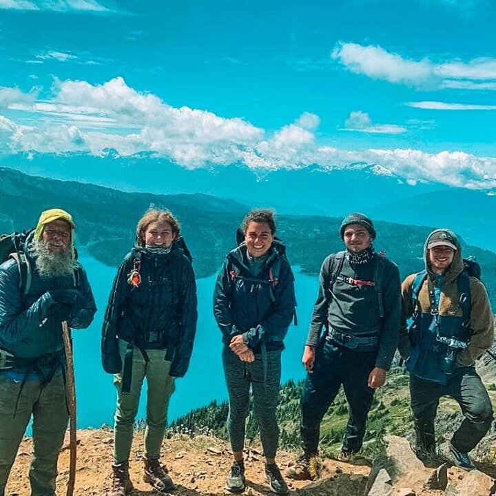 Hiking is cheaper than therapy 🤗⁠
~⁠
📸: RandomGuyAtTheTopOfTheRidge⁠
~⁠
#squamishadventureinn #Squamish #Canada #BC #DiscoverBC #mountainlife #climbing #climbsquamish #adventures #GoExplore #discoverearth﻿ #hellobc #PanoramaRidge #Views #Hiking #Fr