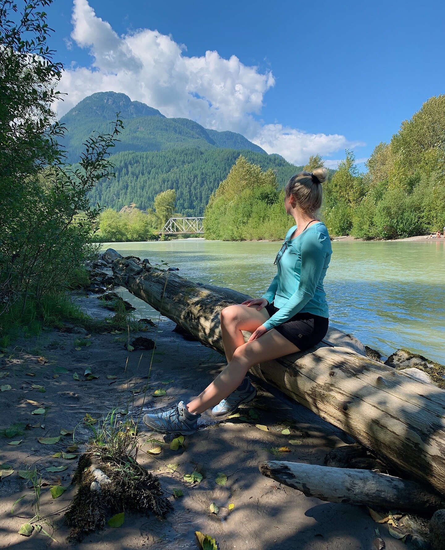 Take a break with us 👯⁠
⁠
⁠
#squamishadventureinn  #Canada #BC #DiscoverBC #mountainlife #hiking #westcoastcanada #adventures #GoExplore #discoverearth﻿ #hellobc #hihostels #hicanada #exploresquamish #squamish #squamishbc #beautifulbc #seatosky #exp