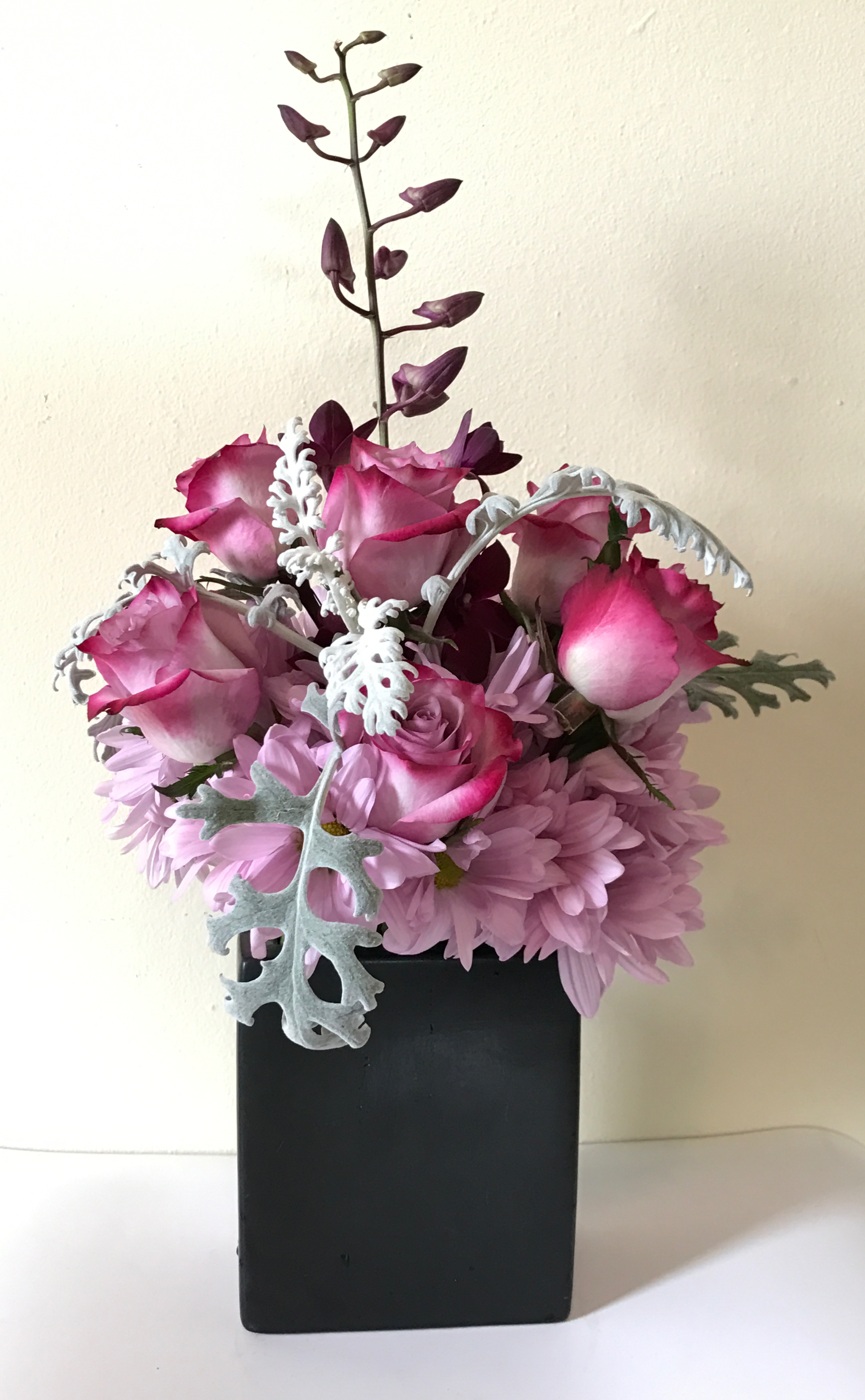 rosy-tinged roses and dusty miller