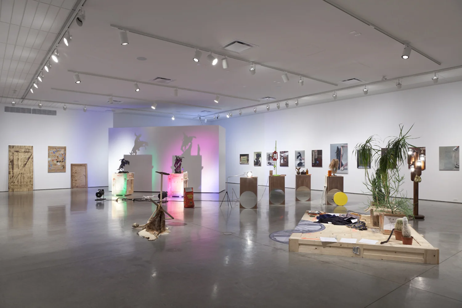 01-performance-with-two-sculptures-view-6.jpg