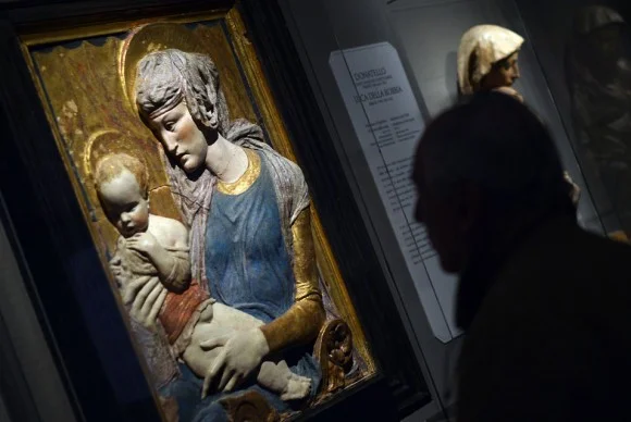 Sculptures behind the Renaissance