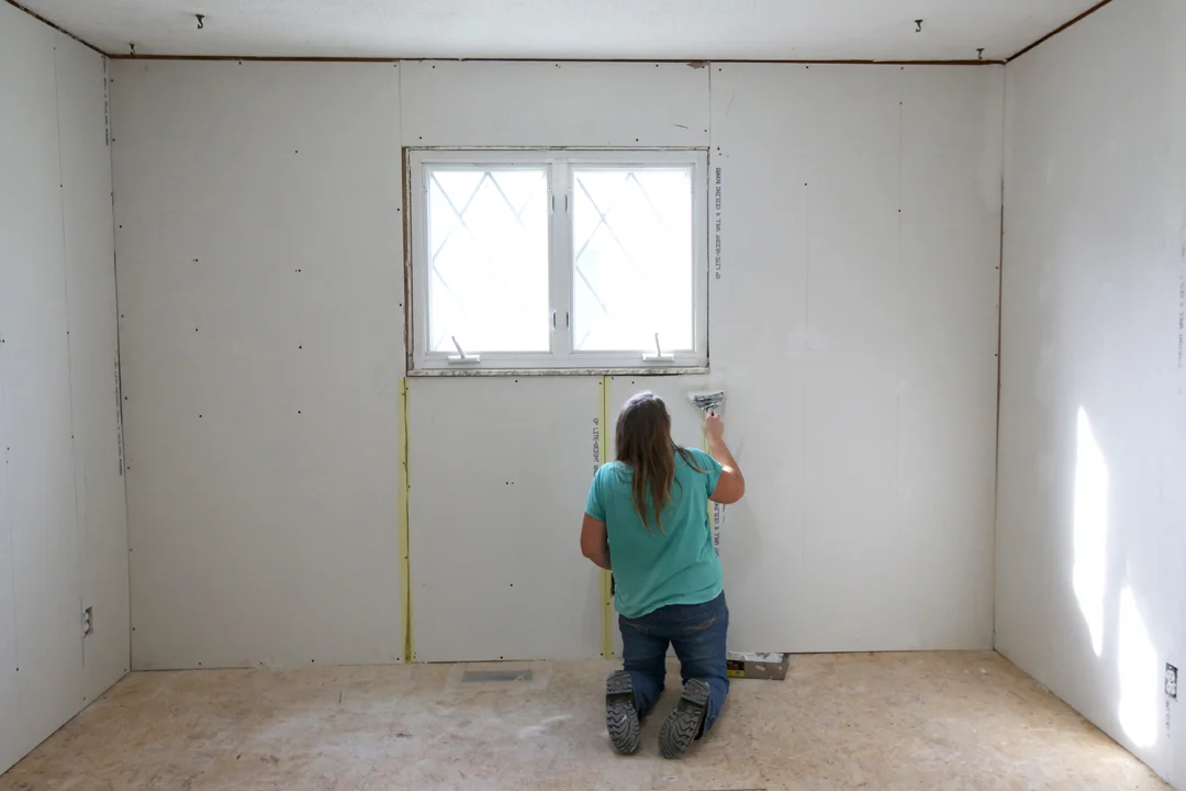  Josianne Thomas speckles inside the home she and her husband Mike bought about outside of Toledo, Ohio. Josianne was sleeping in bed with her two-year-old twin daughters when she stabbed more than a dozen times by the boyfriend of her eldest daughte