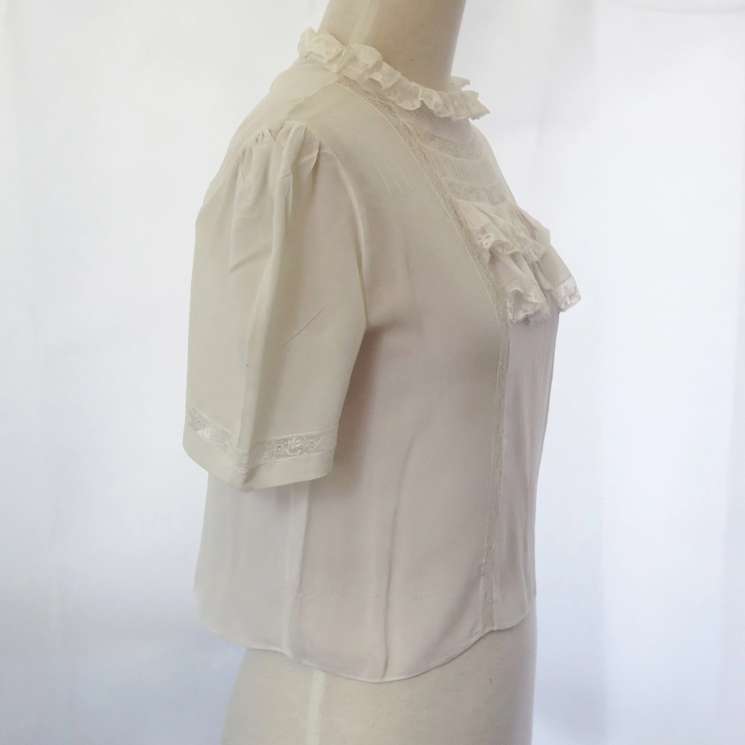 whitecrepeblouse3.jpg