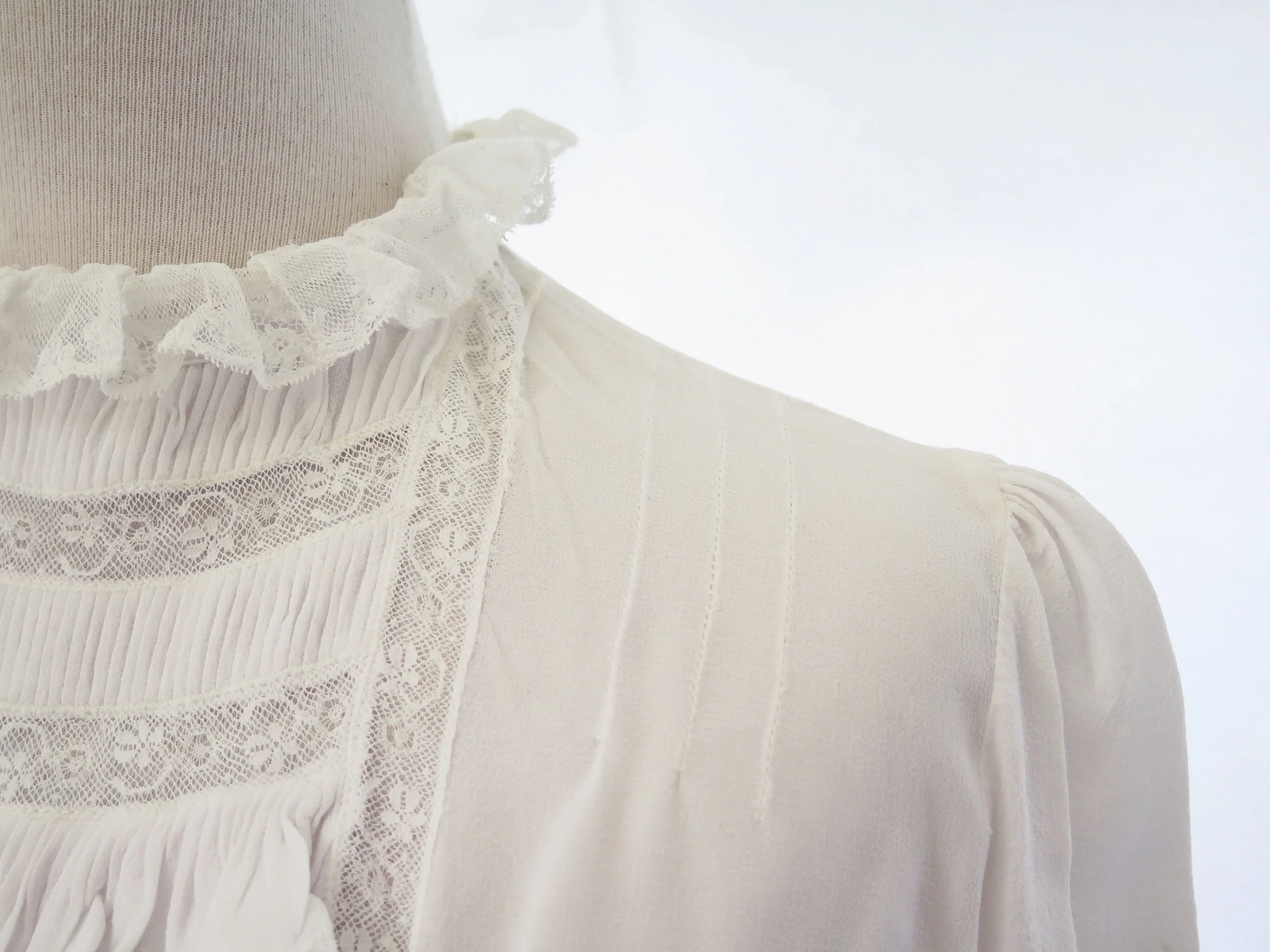 whitecrepeblouse6.jpg