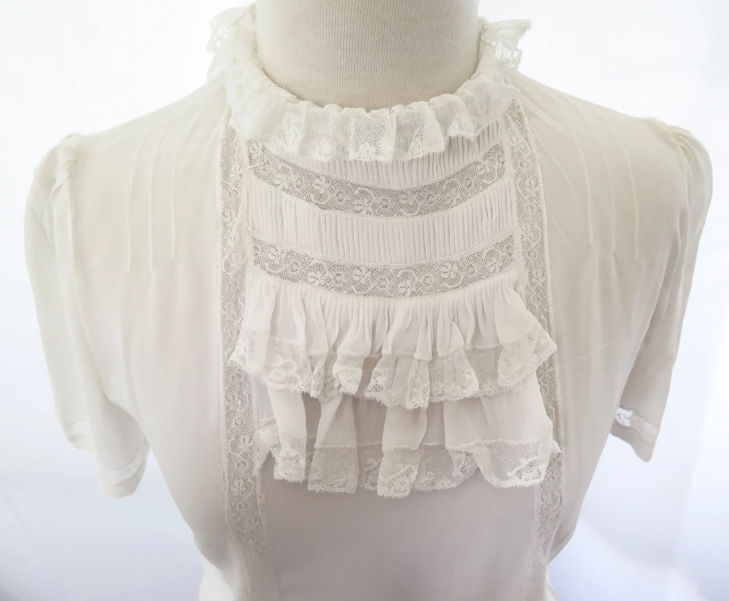 whitecrepeblouse4.jpg