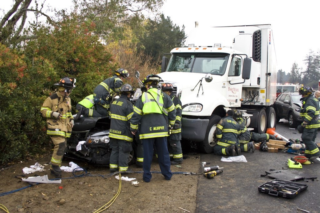 auto crash sta 14, 10, 5 Dec 200926.JPG