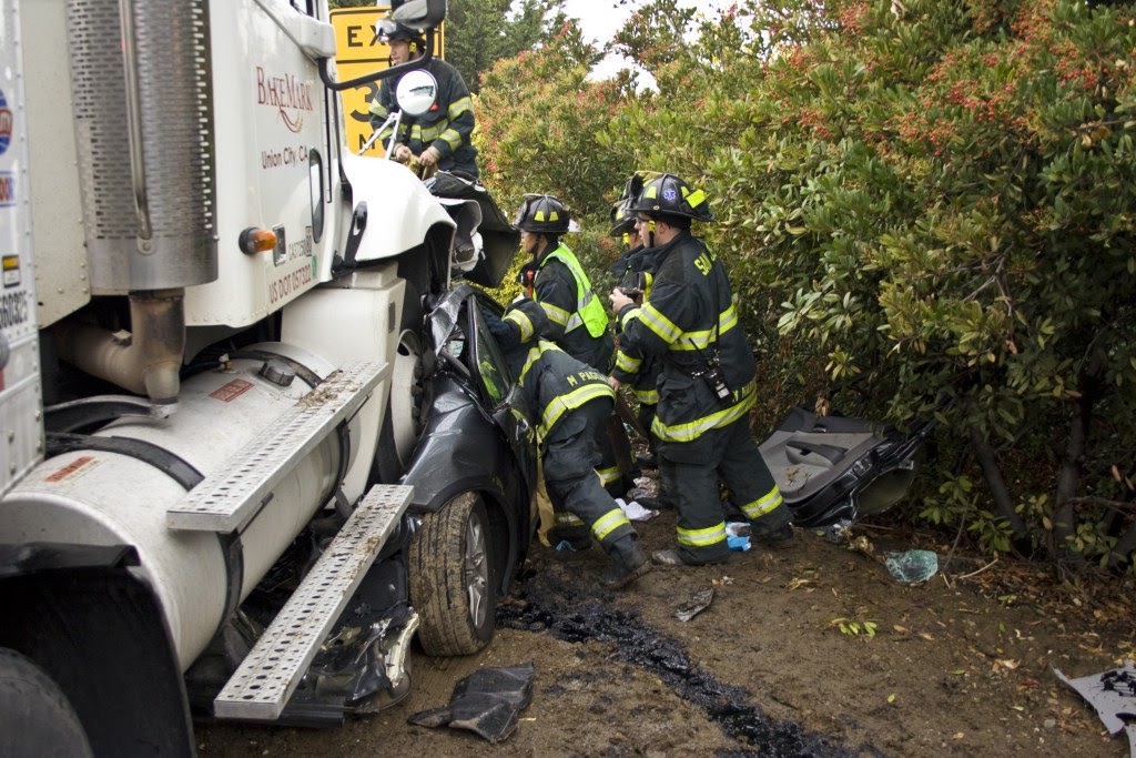 auto crash sta 14, 10, 5 Dec 200944.JPG