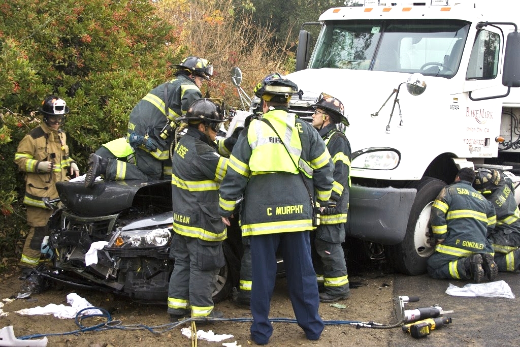 auto crash sta 14, 10, 5 Dec 200925.JPG