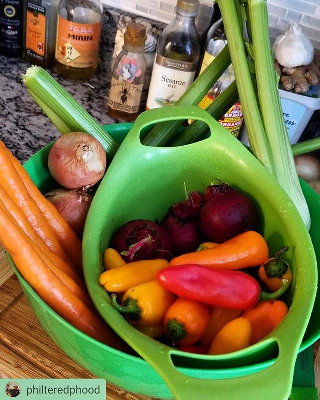 What's your routine? 
#Repost @philteredphood
&bull; &bull; &bull; &bull; &bull;
@hungryharvest is helping me get my kitchen back to regular use. They rescue food waste that might be thrown out bcuz it's not cute or just wasn't needed. Check them out