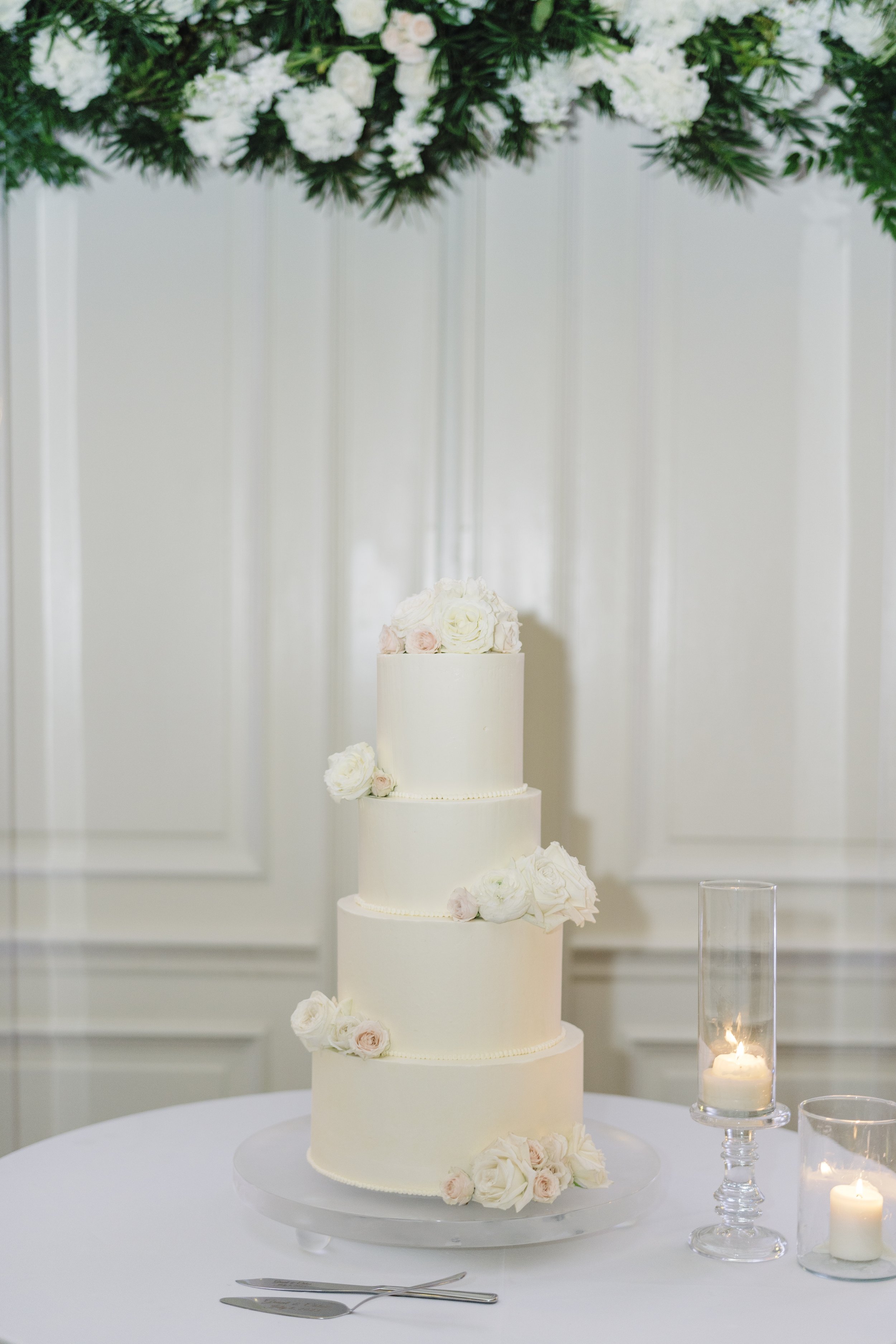 wedding cake at the ritz carlton hotel in amelia island wedding photographer .jpg