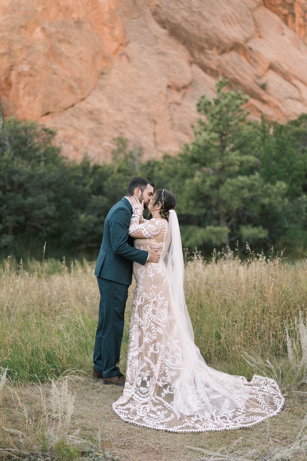 Sarah-Cebulski-Photography-Garden-of-the-Gods-Elopement_ (7).jpg