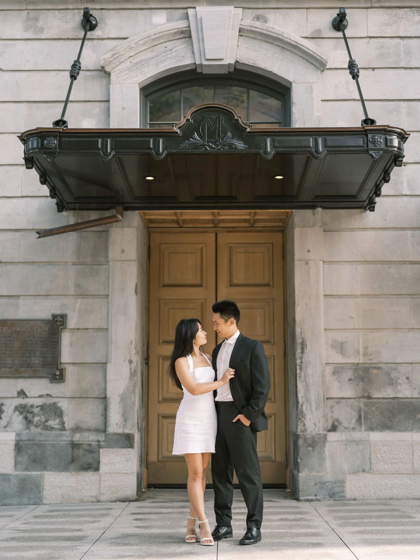 courthouse-engagement-photo-inspo.jpg