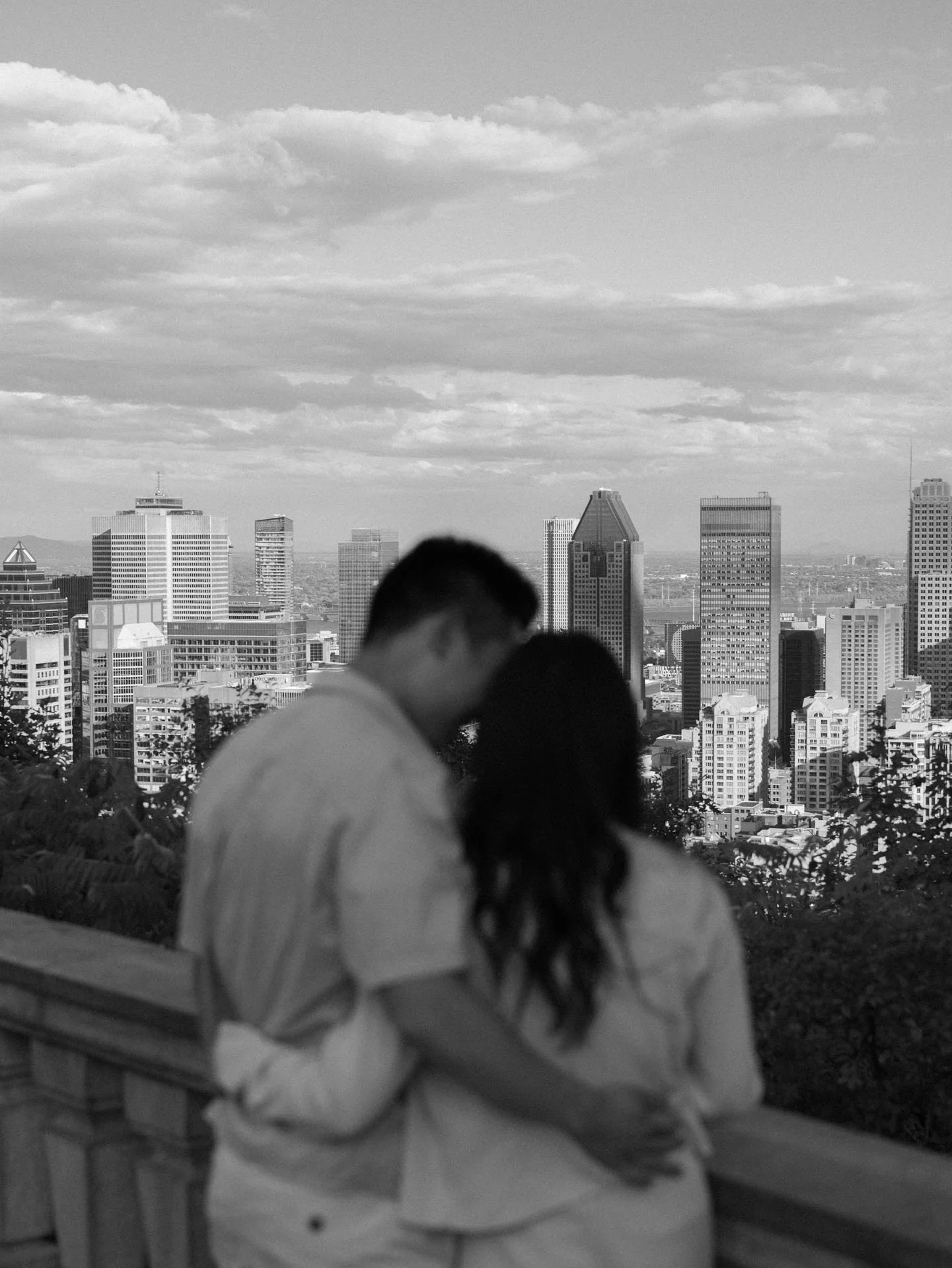 city-skyline-engagement-photos.jpg