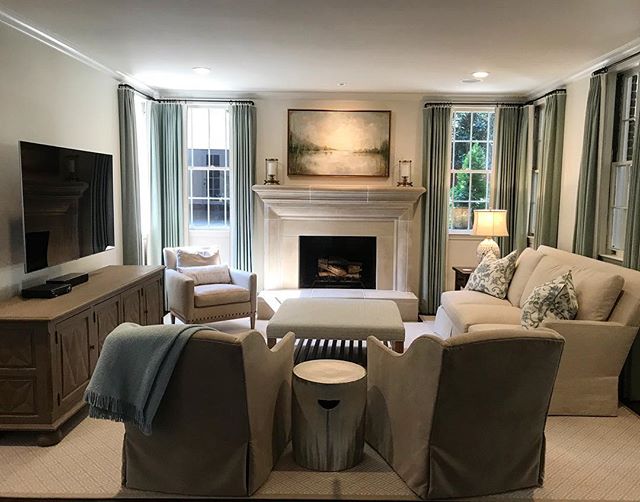 We love the way this cozy, livable family room turned out ♡ 
#catherinewaltersinteriors 
#leeindustries #indooroutdoorfabrics #starkcarpet #caststonefireplace #noirtrading