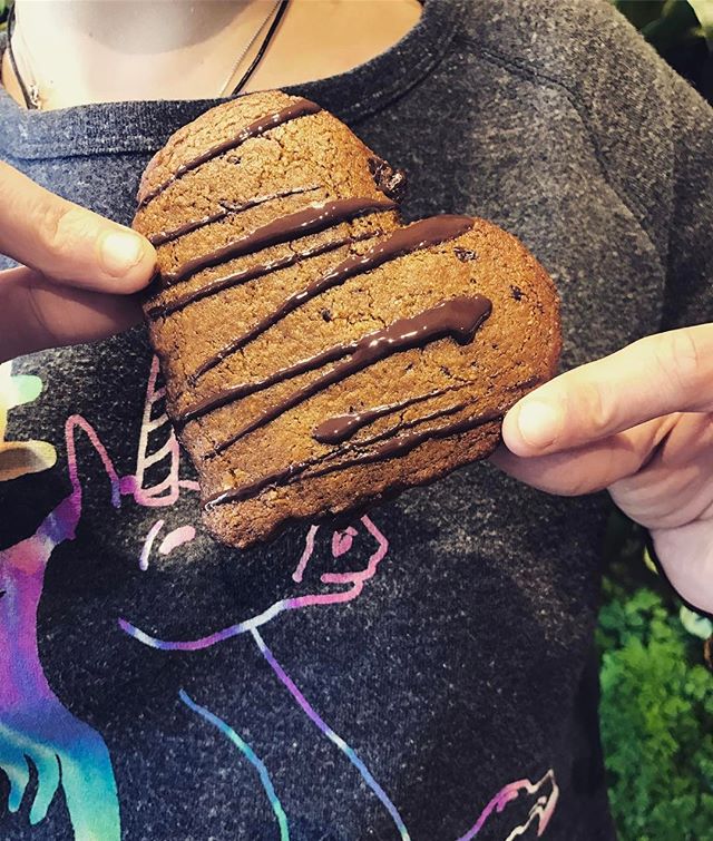 Our lovely Brittni hand shaped our beautiful Walnut Cashew Butter Choco-Chip Cookies into hearts❤️ Follow yours and come to Green Table! #glutenfreezone #homemadenutbutter #coconutoilgoodness #organic #madewithlove