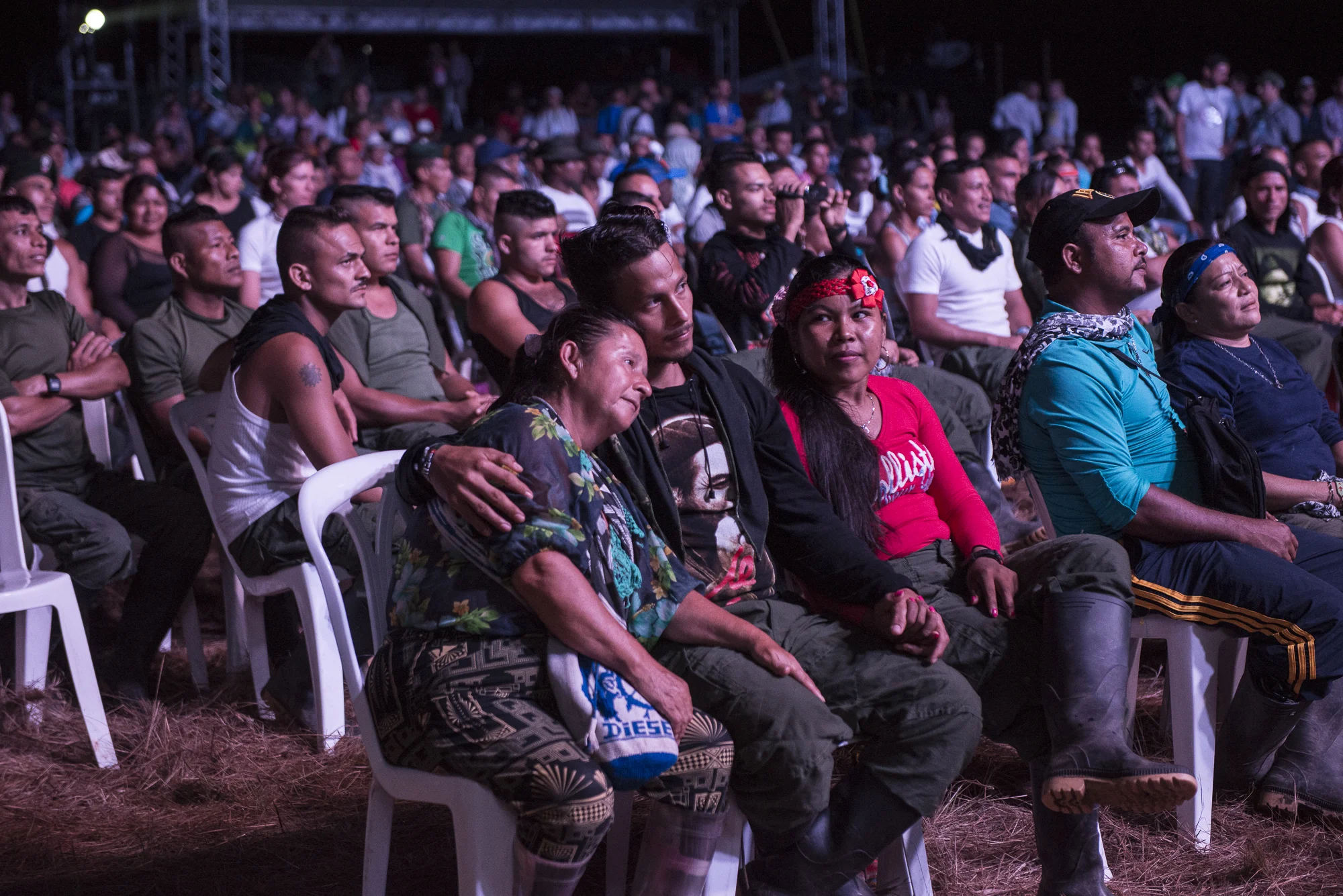 September 2016, Yari Llanos. At the time of the tenth conference of the FARC-EP, a guerrillero met up his mother after four years without seeing each other. His girlfriend is accompanying him.