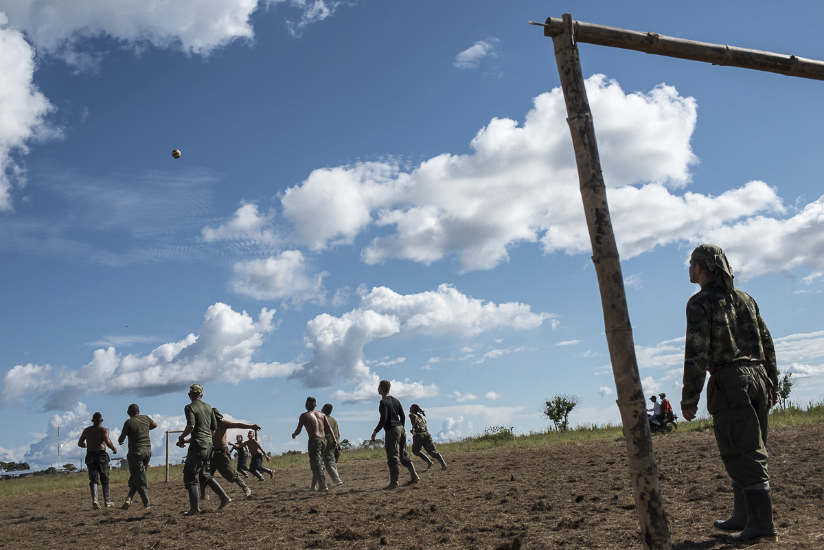 Some guerrilleros of the Teofilo Forero Column and the 15th Front are playing football in the afternoon. (September 20, 2016, Yari Llanos)