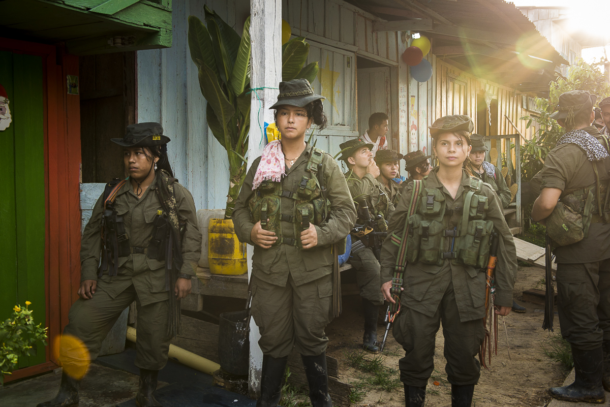 The guerrilleros are waiting in the village the arrive of the peace FARC delegation at the time of a meeting with the inhabitants. (January 25, 2016, Putumayo)