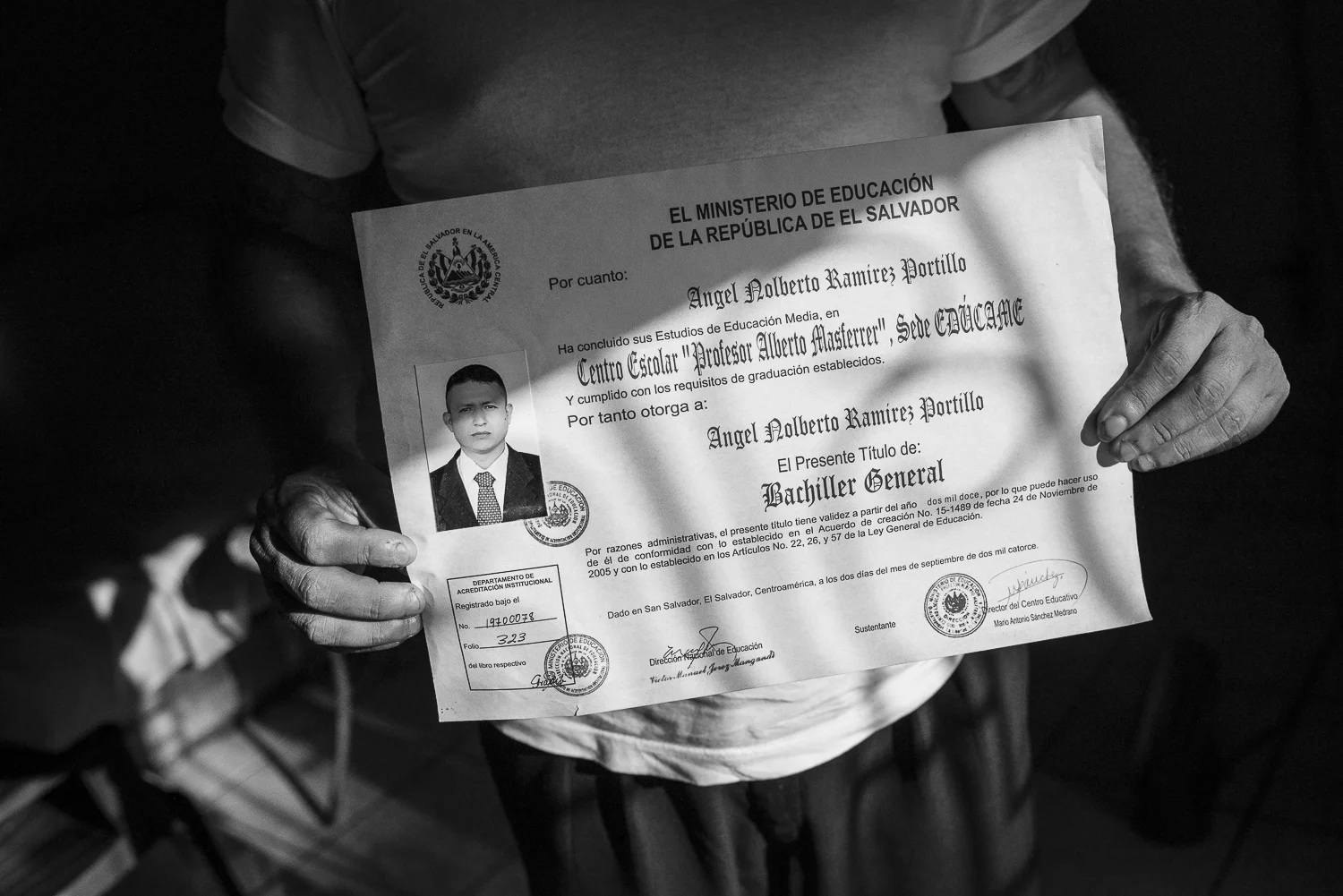 Angel graduated his bachelor's degree at jail. (Aguilares, April 14, 2018) Credit: Nadège Mazars / Hans Lucas studio