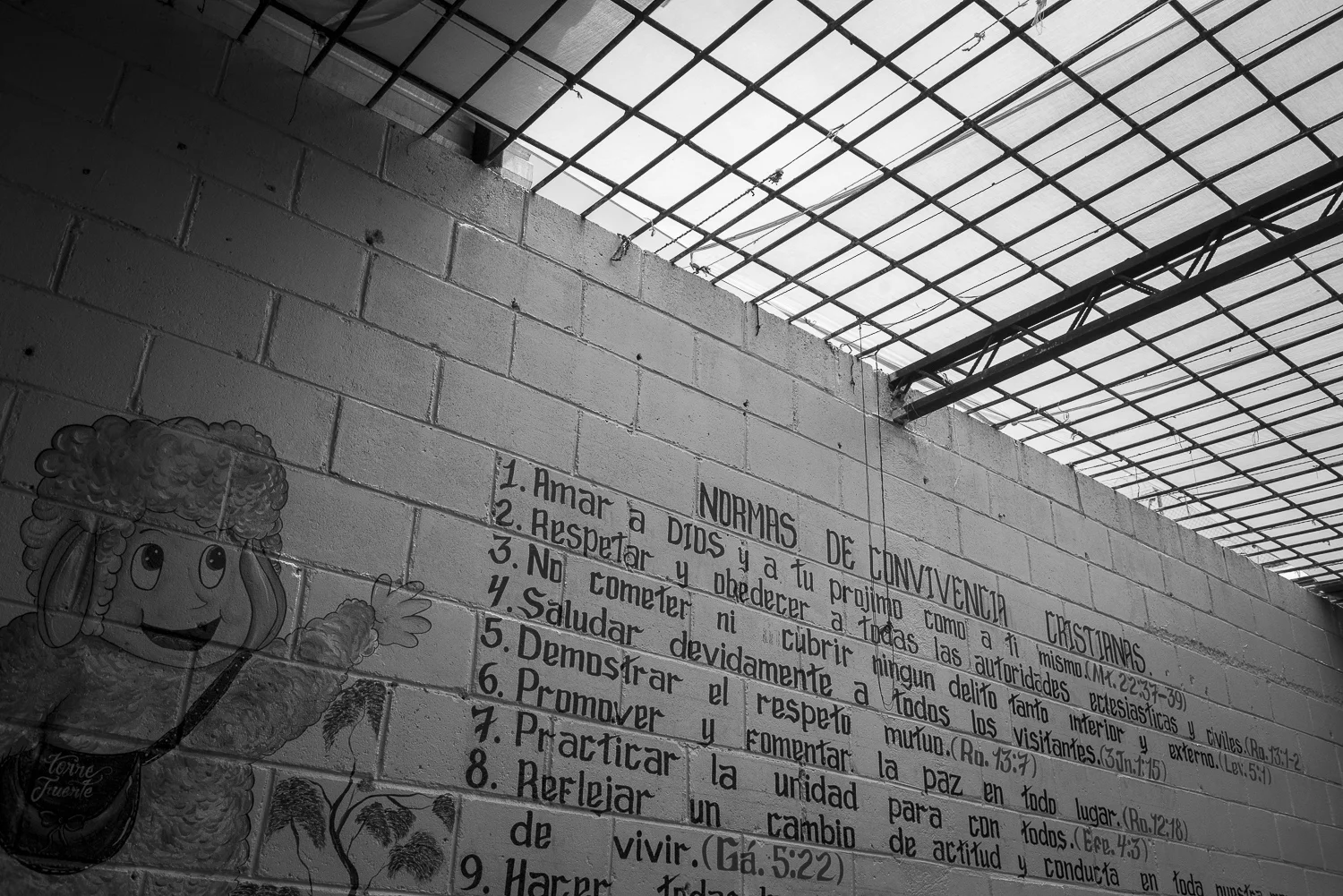 The rules the converted prisonners have to follow. between them, "2. Respect and obey to the ecclesiastic and civil autorithies". A painting sheep represents the prisonner. (San Francisco de Gotera, El Salvador, April 19, 2018) Credit: Nadège Mazars / Hans Lucas studio