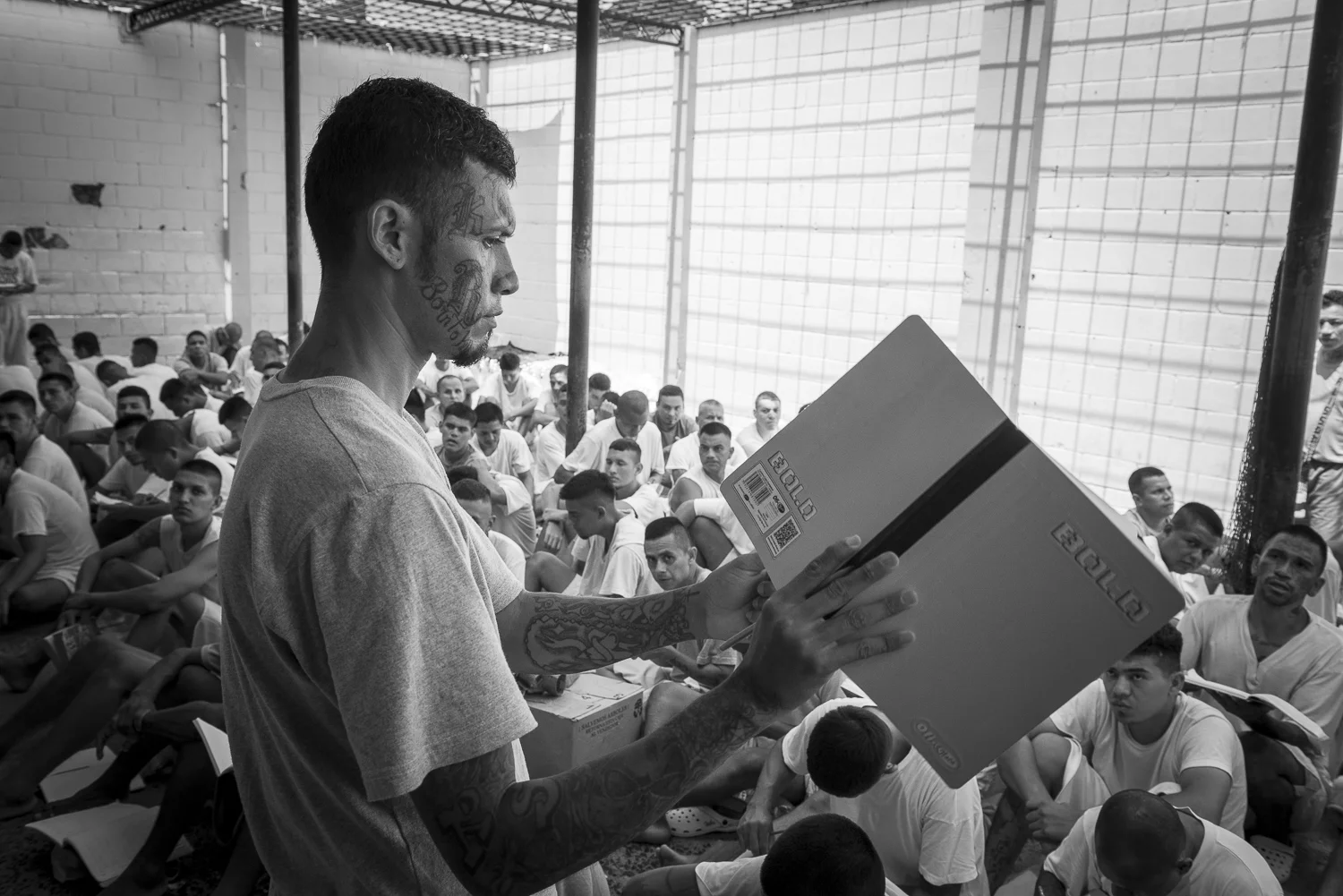 The inmates study several kind of knowledge but always mixed with some allusions to "Christian value". (San Francisco de Gotera, El Salvador, April 19, 2018) Credit: Nadège Mazars / Hans Lucas studio