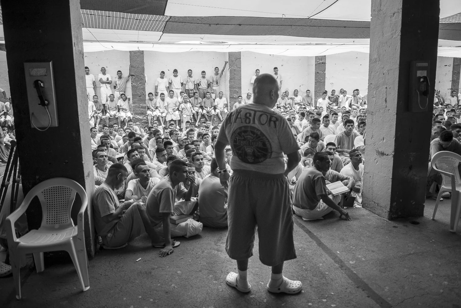 At the time of a worship, Manuel Rivera, pastor of Strong Tower chruch gives a speach in front of the 827 prisonners of the 1,2,3 yards of La Gotera's jail. This part of the jail is recently converted to Christianity. (San Francisco de Gotera, El Salvador, April 19, 2018) Credit: Nadège Mazars / Hans Lucas studio