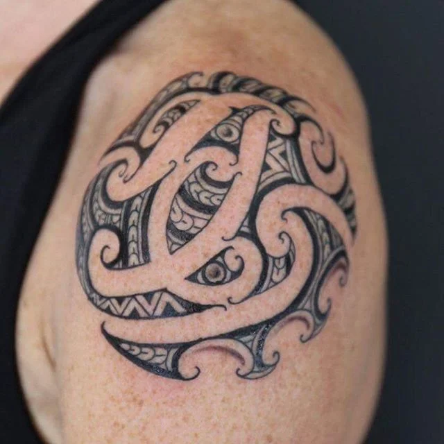 Ta moko shoulder