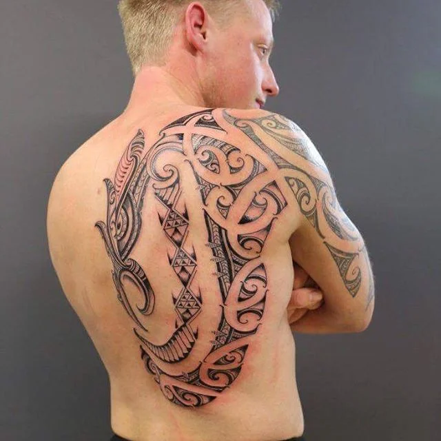 Paitangi at work today on a large back peice