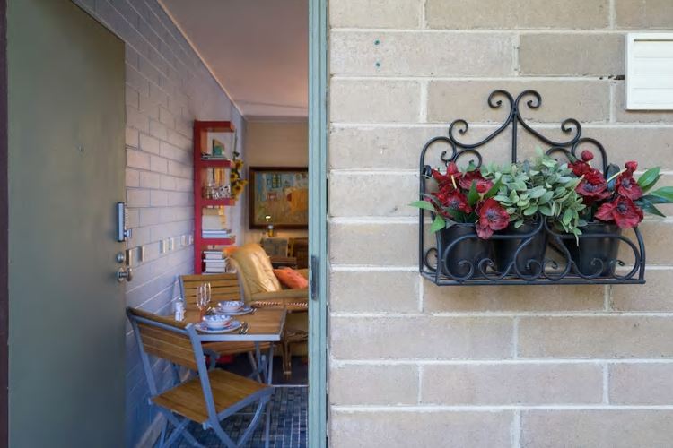 Sea Dreamers in Mount Eliza. Host: Christine.
