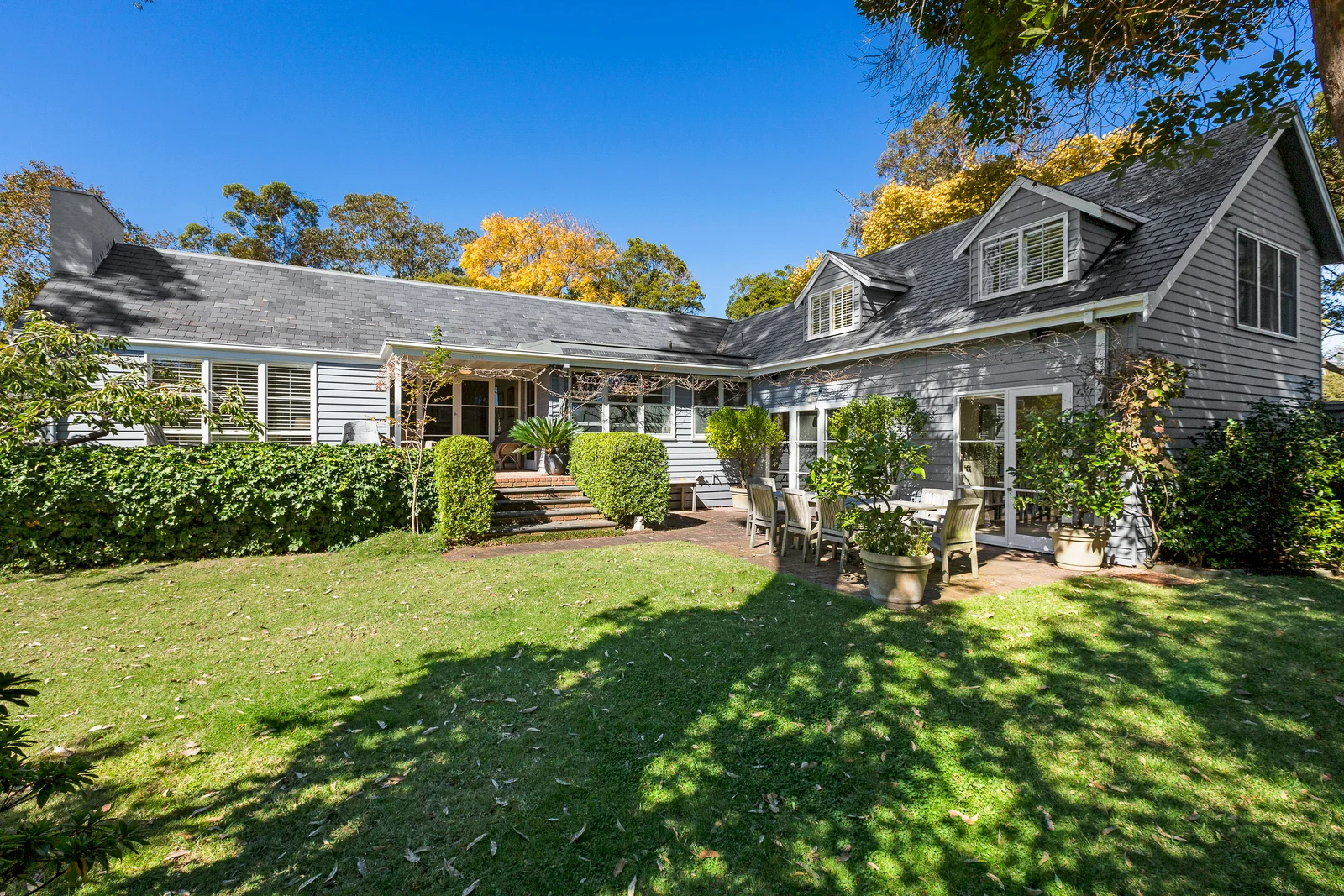 You can view more images and the full property details, including the Statement of Information at http://bit.ly/2FreemansRoad .