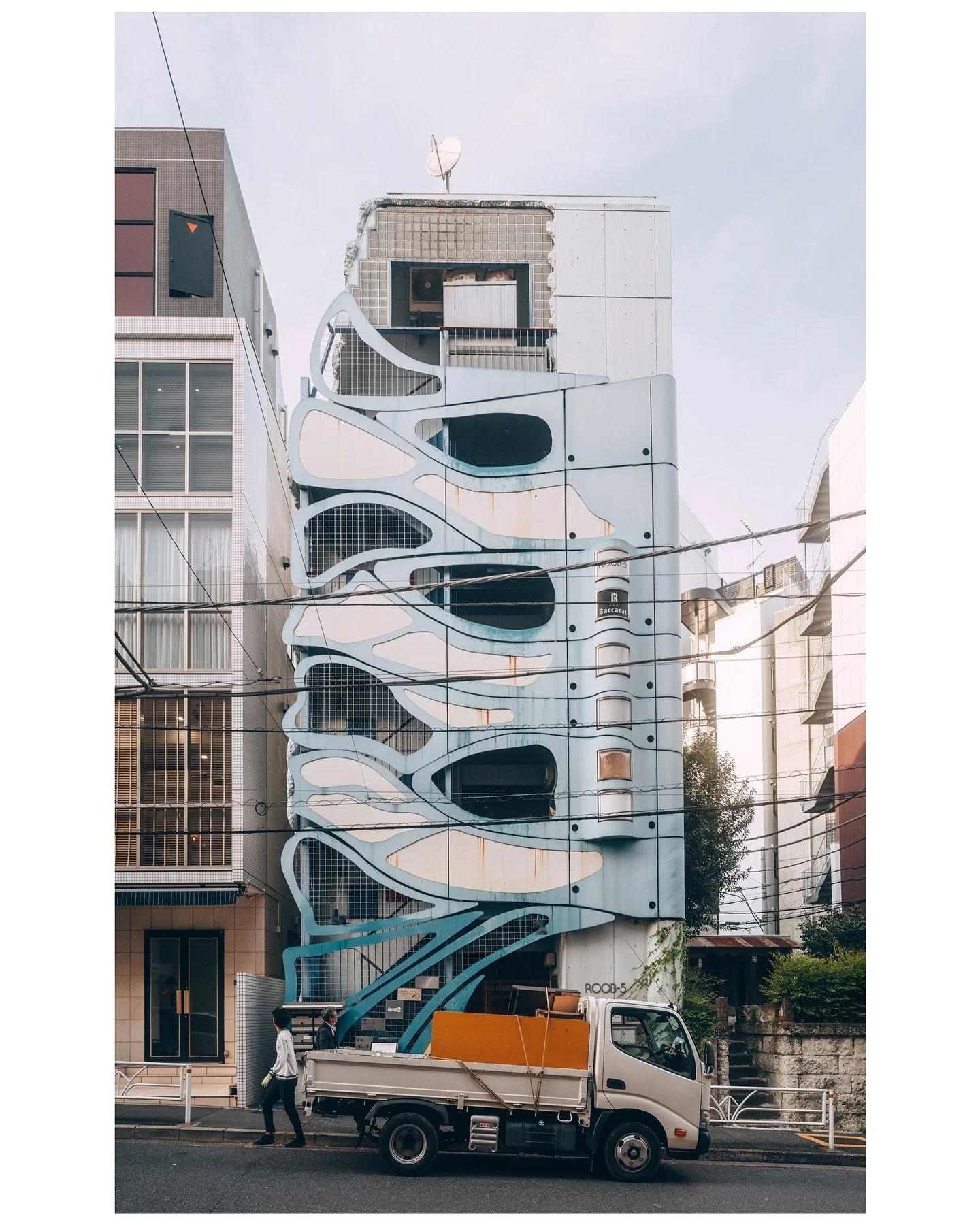 &mdash; ROOB-5
Ebisu, 1991

#architecture
#photography
#liminality
#nonduality
#changeyourperspective 
#street
#japan
#tokyo
#❤️&zwj;🔥
#🇯🇵