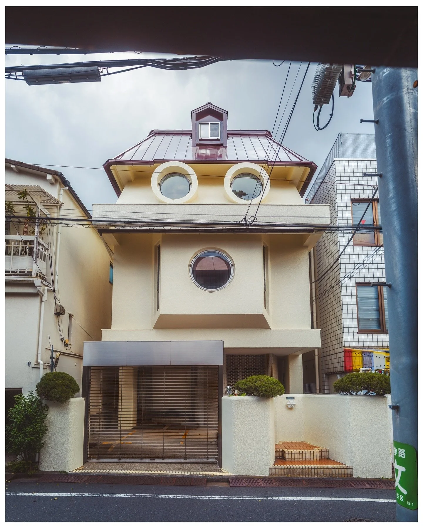 &mdash;😮
minion house 
😭

04.17.2024

#liminality
#nonduality
#changeyourperspective 
#street
#japan
#tokyo
#❤️&zwj;🔥
#🇯🇵