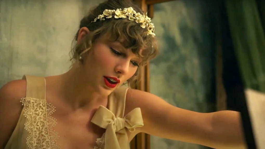 How to Dress Just Like Taylor Swift's 'evermore' Album this Winter