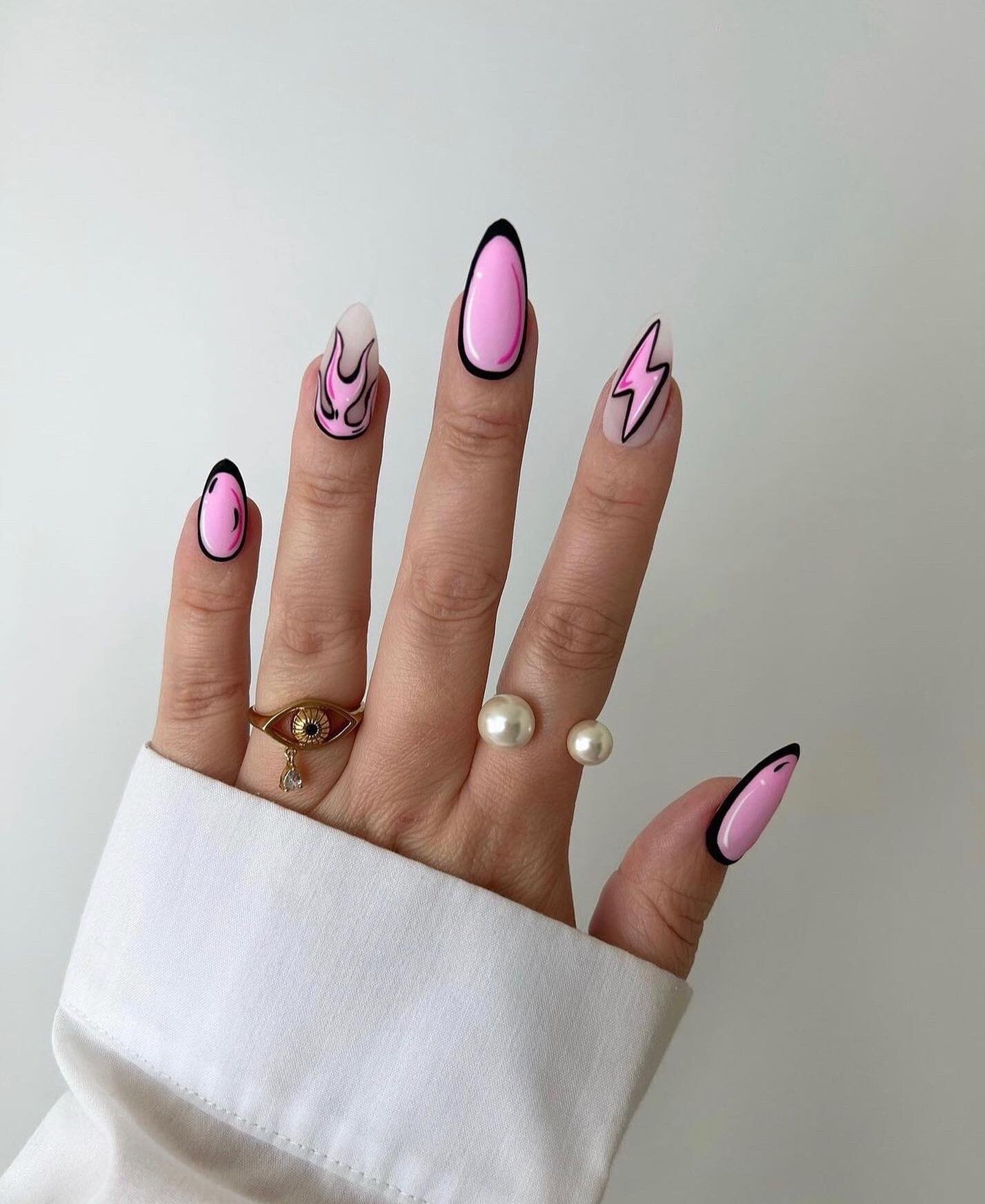 Super unique comic nails for inspo for your next mani! #MakingitinManhattan 💅🏻