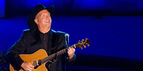 7. Garth Brooks: Brooks began his career in 1984. After conflicts with his career and family, he announced he was retiring in 2001. Fans were overjoyed when Brooks announced his comeback with a residency at a hotel in Las-Vegas. It is reported that Garth has sold more than 150 million records worldwide and in 2011 had the 2nd best selling solo album of all times (after Elvis Presley), making his spot on our list undisputed. He sits at #7 with a net worth of $150 million.