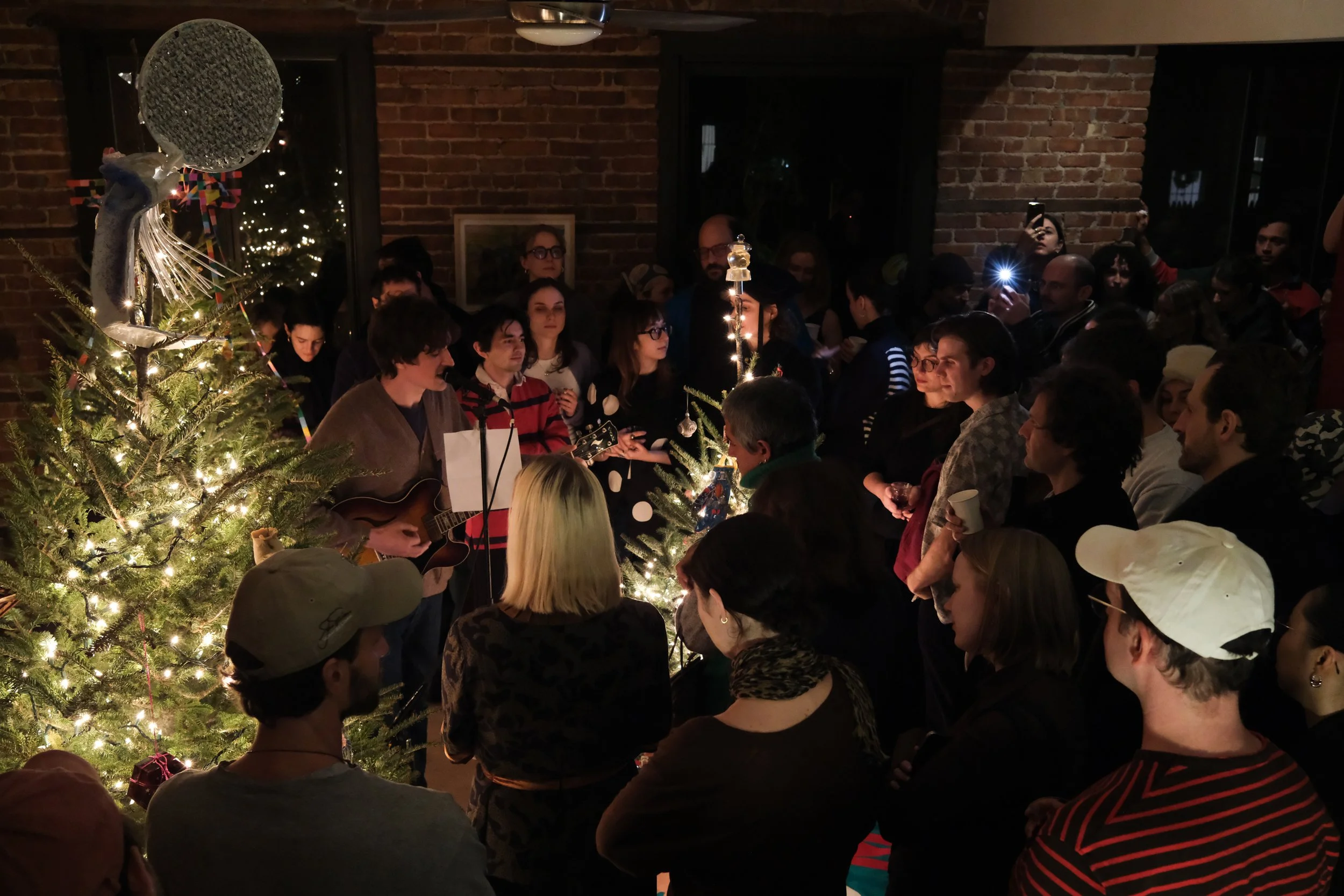 Live music by Luke Rathborne performing