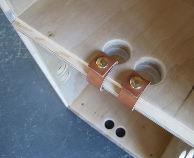  Leather straps for securing the registration of the boxes with each other 