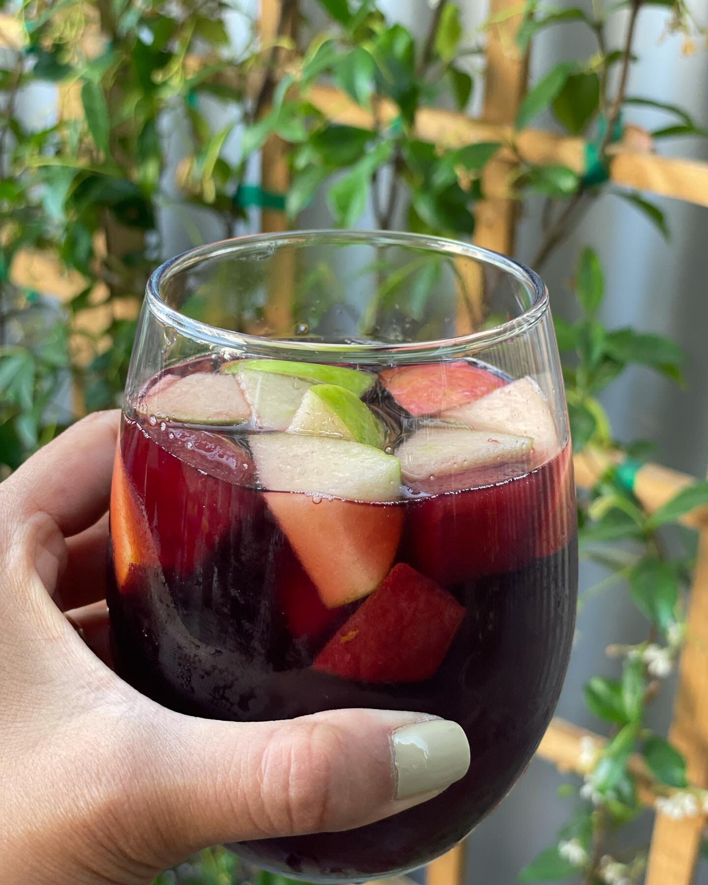 Saying cheers to the end of the weekend with our housemade sangria! 🍷 Open at 6pm tonight!!