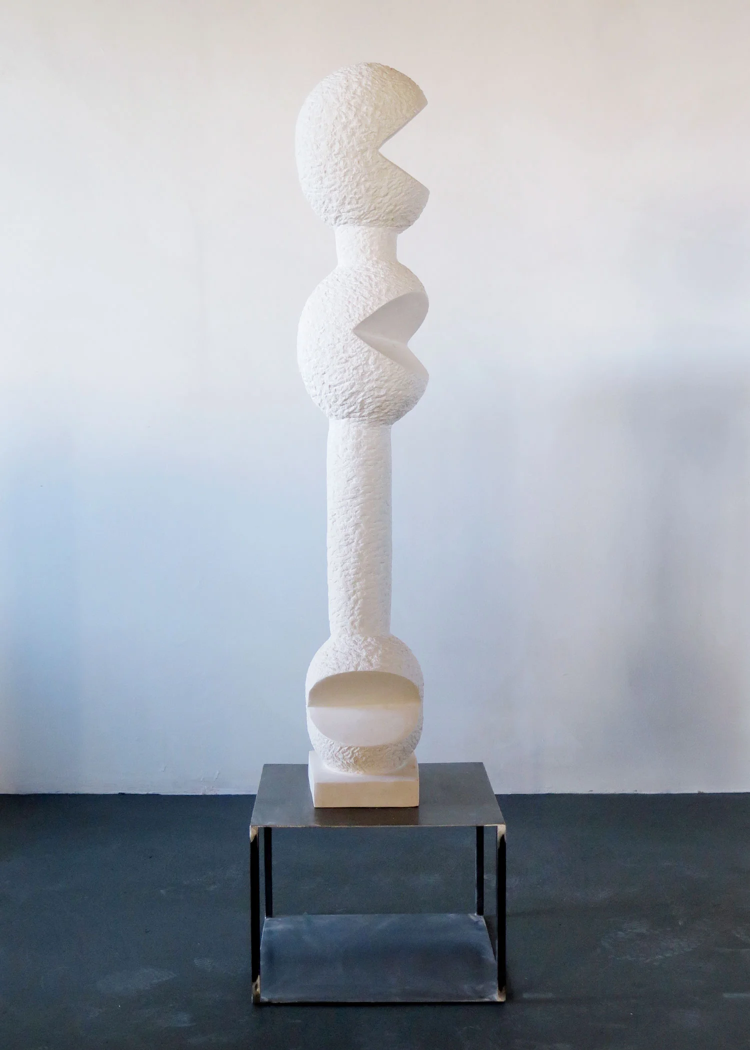 Rhytmus weisser Kalkstein 18 x 18 x 107 cm