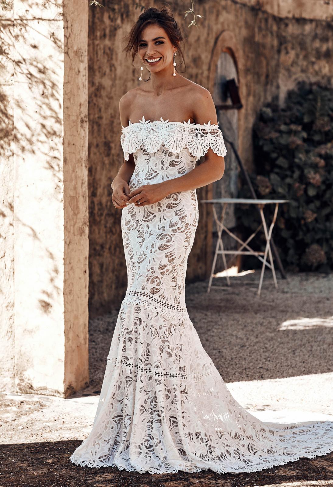 Cien-Wedding-Dress-by-Grace-Loves-Lace-1600-x-1067--1094x1600.jpg