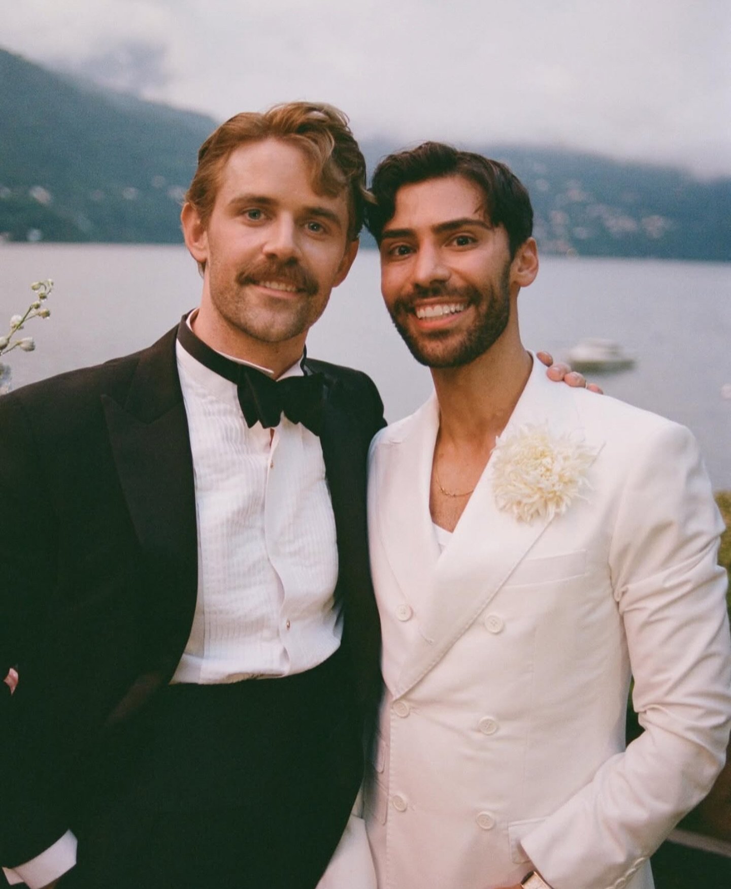 Happy One Year Wedding Anniversary to @kooshandu_ and @dunn.that 

Photographer: @landvphotography and @juleslanzaro 
Flowers: @figlideifioricomo 
Catering: @sunlake.catering 
Planner: @idoinlakecomo 
Entertainment: @blunotteventi 
.
.
.
.
#twogrooms