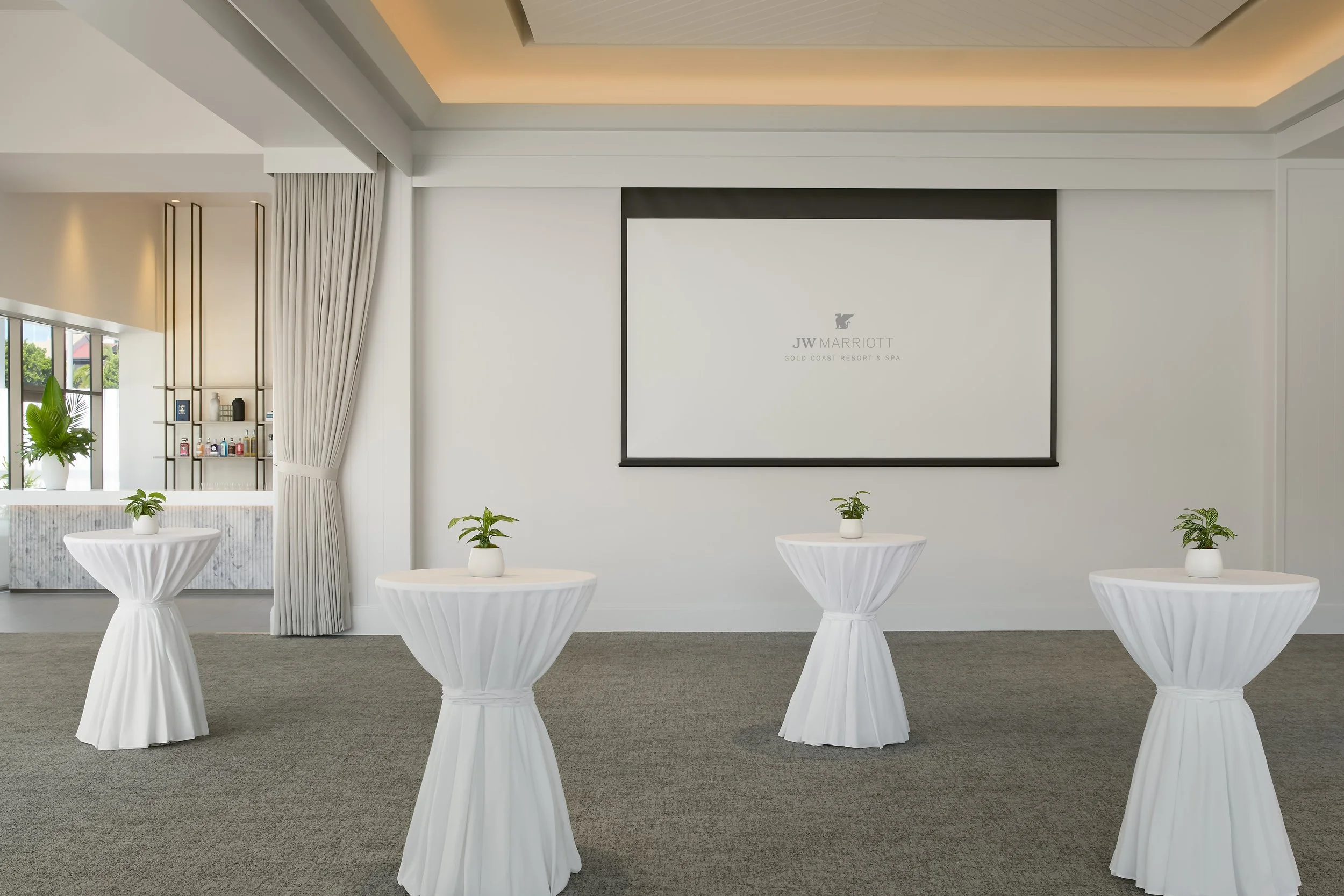 JW_GOLD_COAST_OOLSP_Lagoon_Gallery_MICE_Rounds_Main_hi-res.jpg