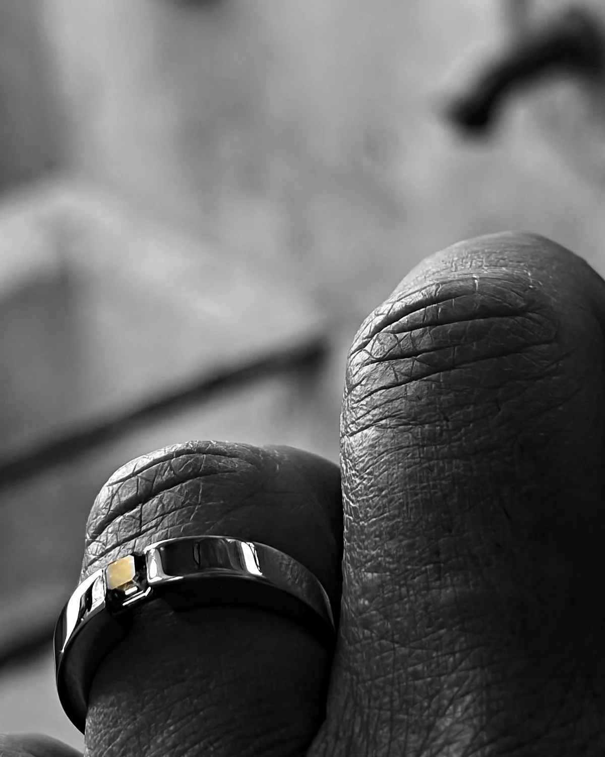 11_ECHO-Dune_worn-knuckles.jpg