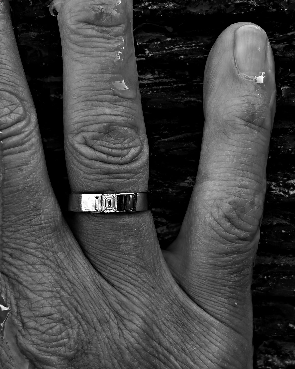 20_ECHO-Pure_worn-finger.jpg