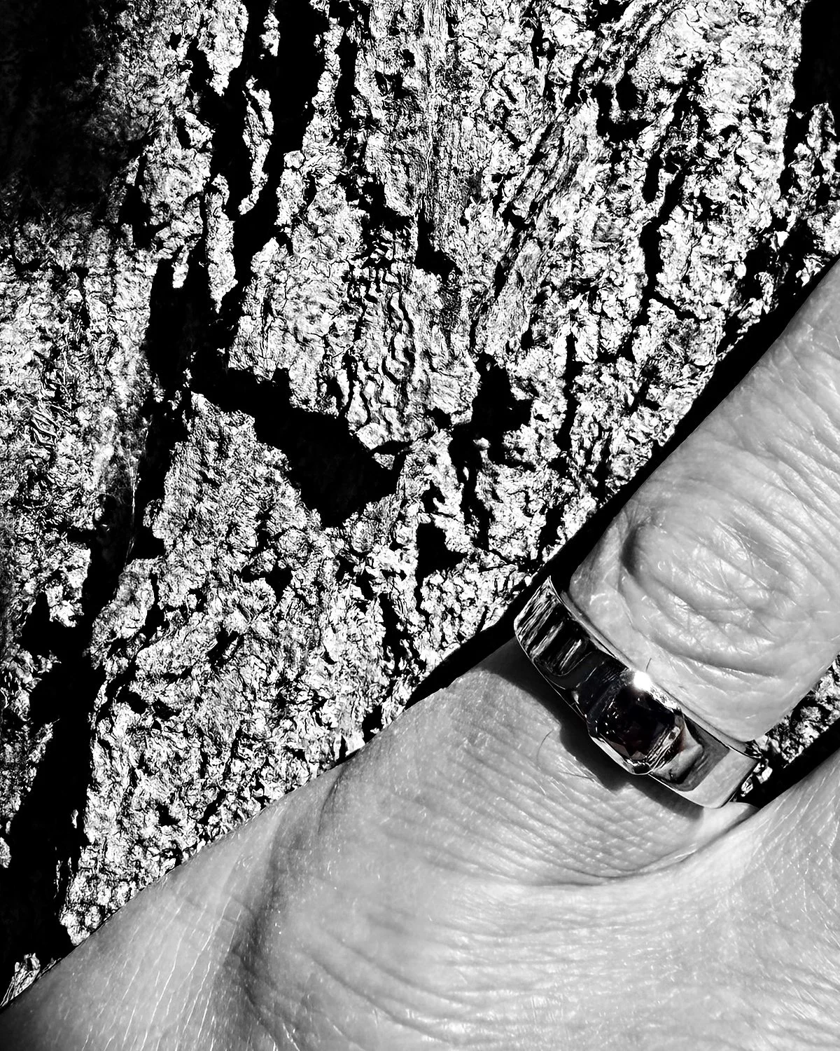 24_ORIGEN_close-up-worn.jpg