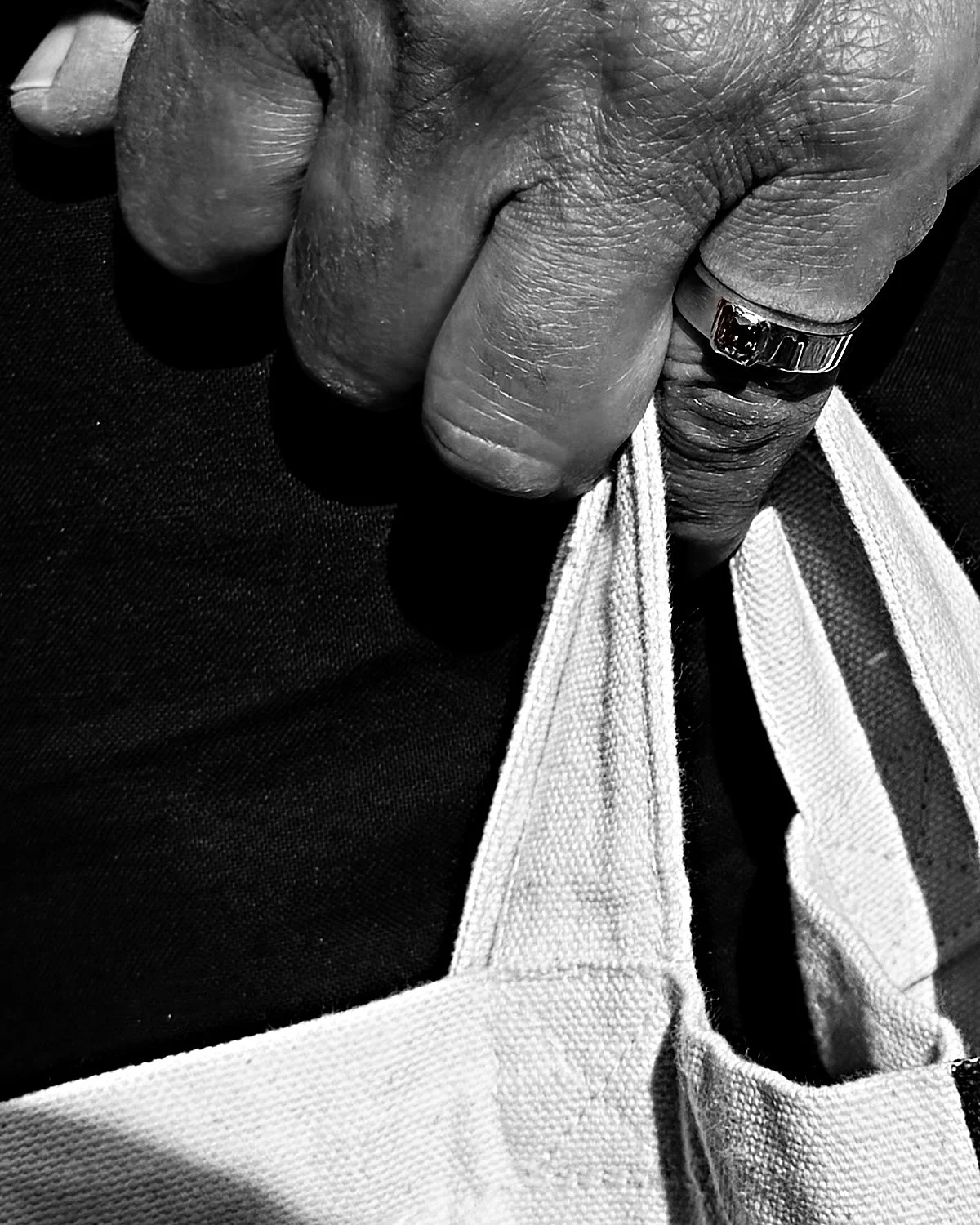 26_ORIGEN_worn-hand.jpg